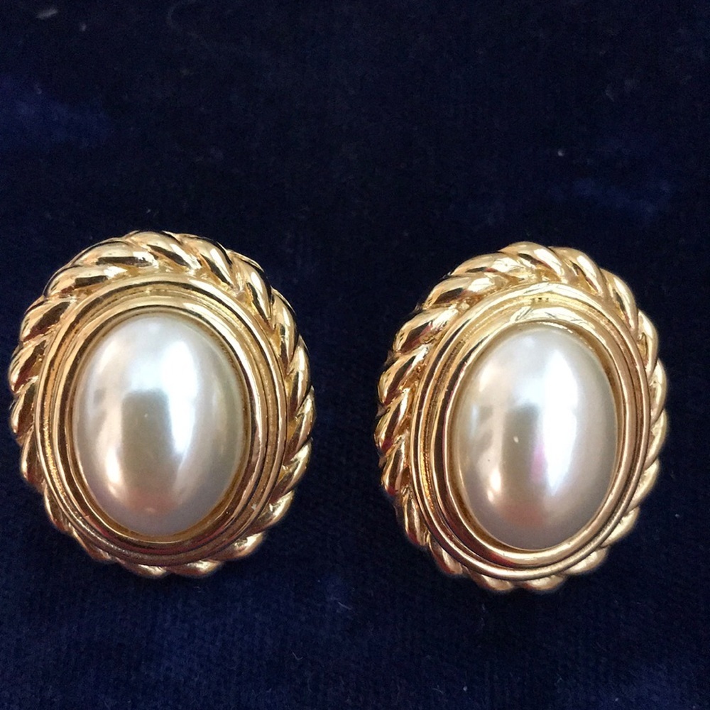 Vintage Napier Faux Pearl Screw Back Earring